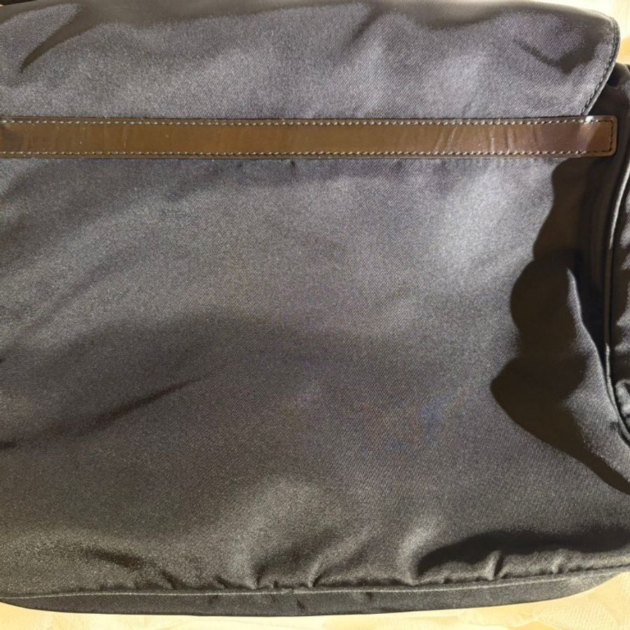 Prada 黑色尼龍側背包,近全新閒置品-6