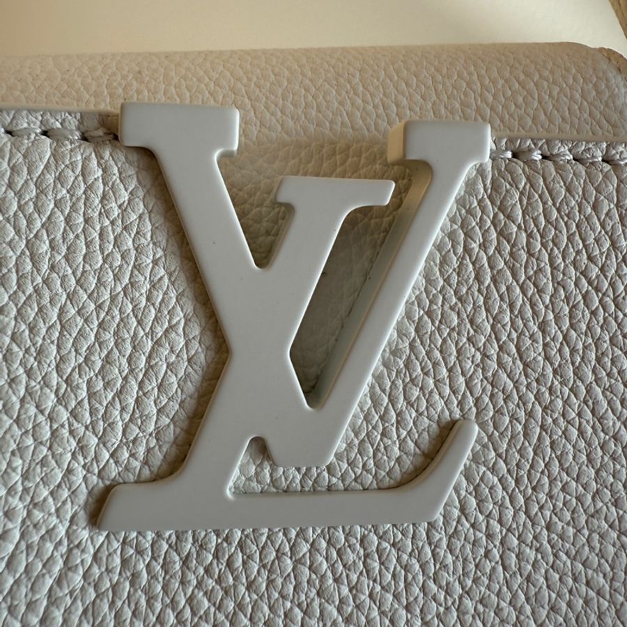 LV Capucines Mini Strap 白雪公主手提肩背包-9
