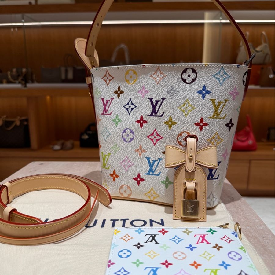 【村上隆聯名|超稀有】Louis Vuitton x TM 白三彩水桶包 All In BB|彩色老花|鎖頭蝴蝶結設計|二手極新|限量絕版-0