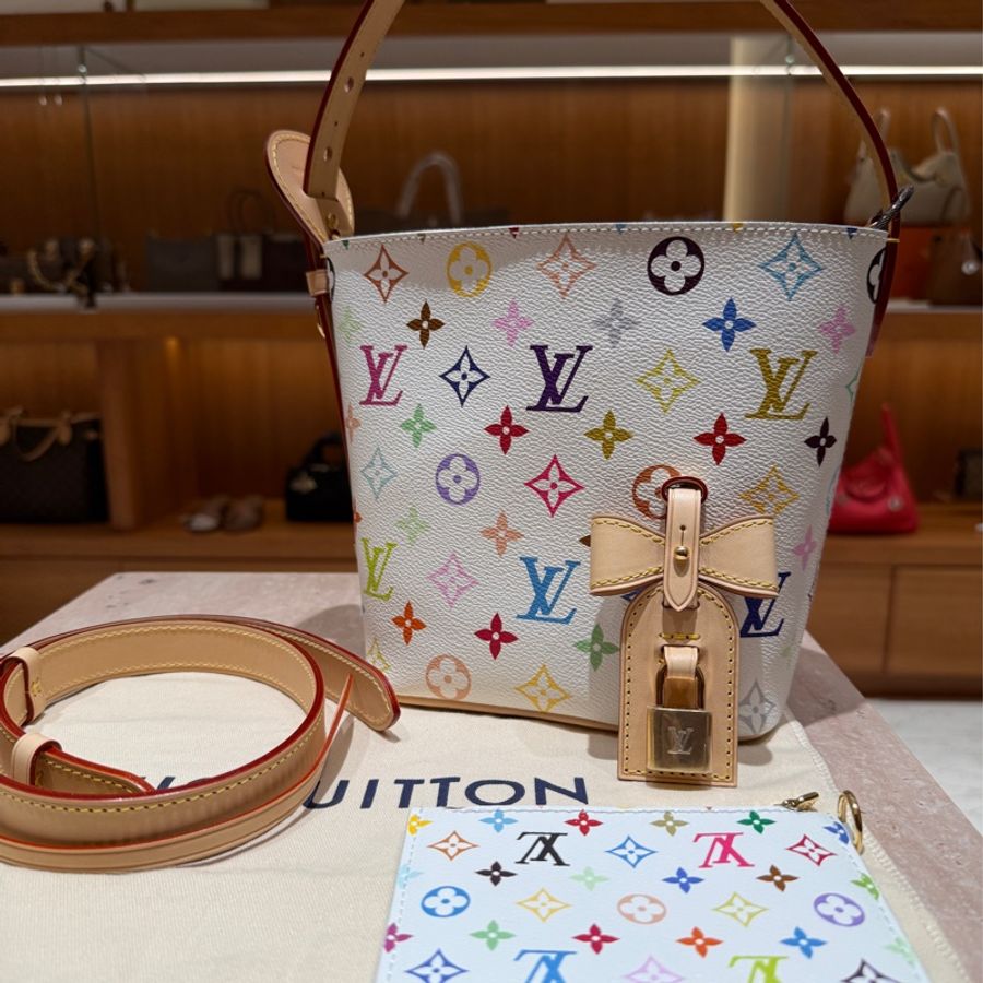 【村上隆聯名|超稀有】Louis Vuitton x TM 白三彩水桶包 All In BB|彩色老花|鎖頭蝴蝶結設計|二手極新|限量絕版-5