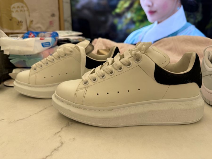 Alexander McQUEEN 麥坤小白鞋-1