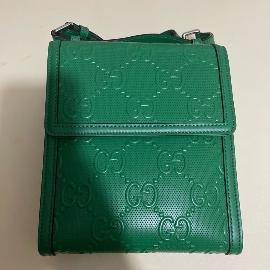 Gucci 625782 1W3AN GG壓印郵差手提袋-0