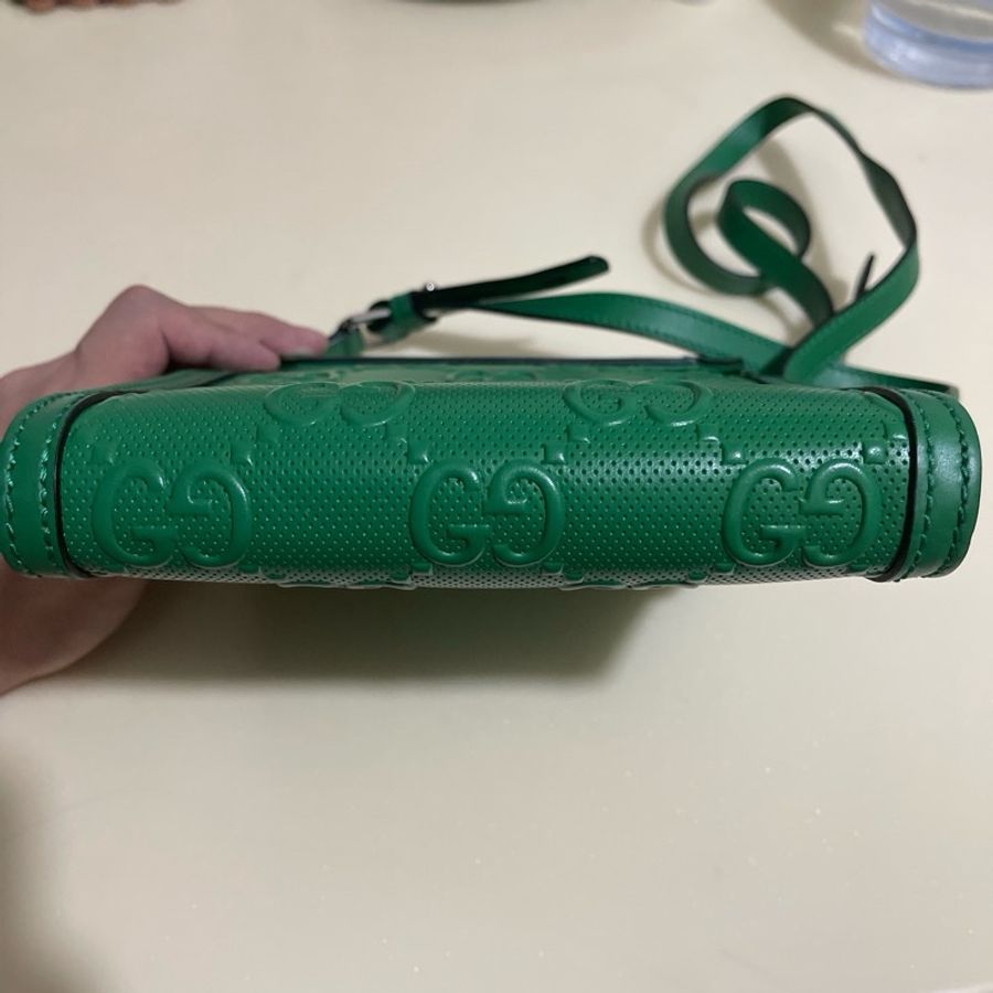 Gucci 625782 1W3AN GG壓印郵差手提袋-2