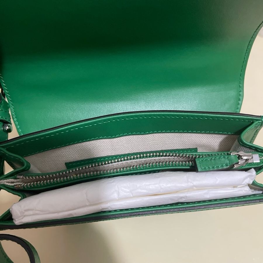Gucci 625782 1W3AN GG壓印郵差手提袋-3