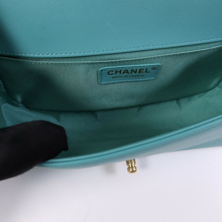 CHANEL 羊皮皮革Boy 25金扣鏈帶肩背袋-9