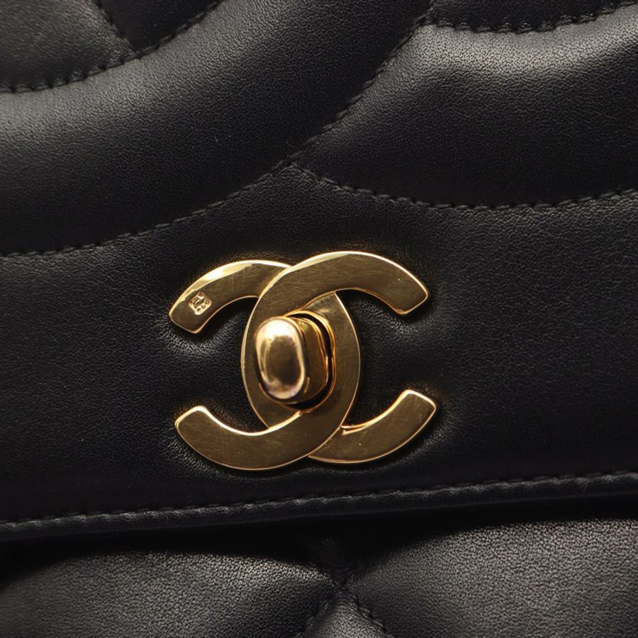 香奈兒 (CHANEL) Matelasse Jumbo COCO Mark 鏈條肩背包，羊皮材質，黑色，二手，金色五金 CC-8
