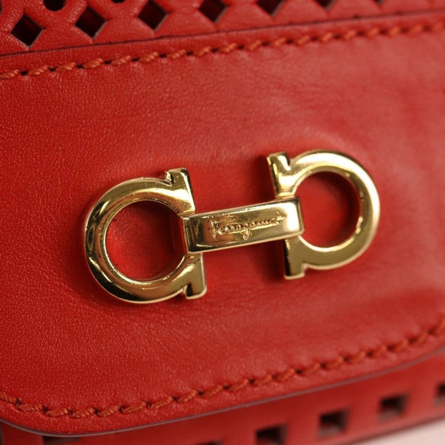 【日本直送】Salvatore Ferragamo 鏈條單肩包 皮革 紅色 金色 正品 148629V-18