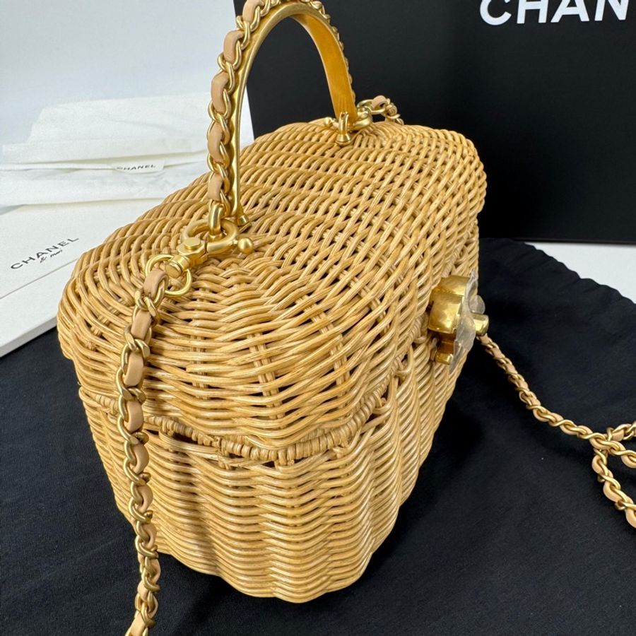 Chanel Cruise 2025/26 Braided Rattan & Gold-Tone Metal Beige Vanity Case-5