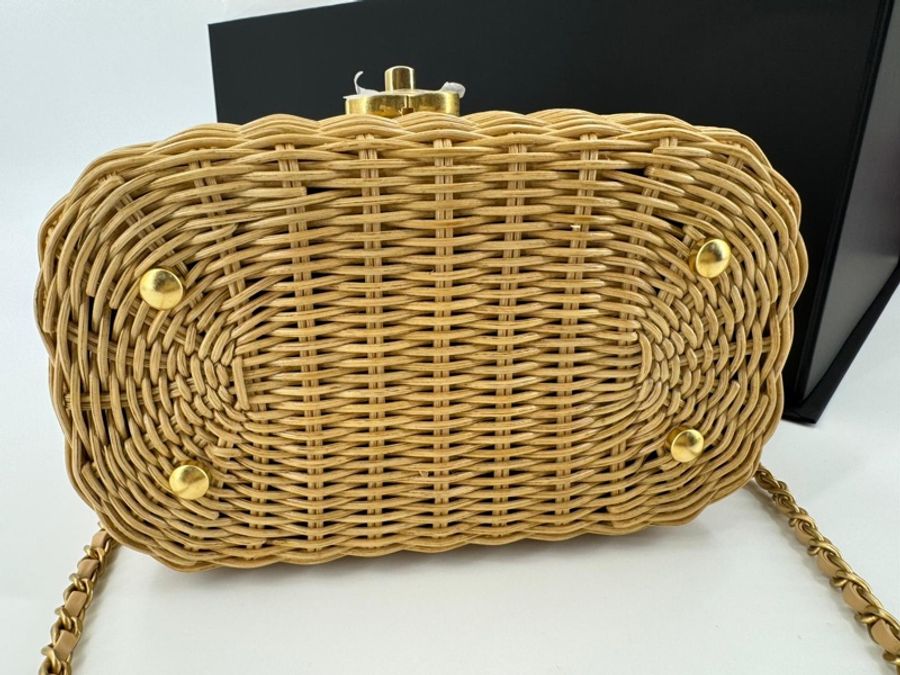 Chanel Cruise 2025/26 Braided Rattan & Gold-Tone Metal Beige Vanity Case-14