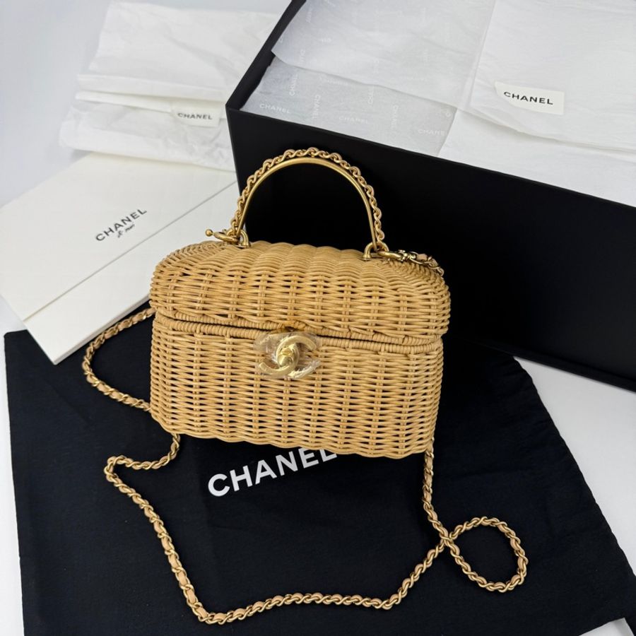 Chanel Cruise 2025/26 Braided Rattan & Gold-Tone Metal Beige Vanity Case-16