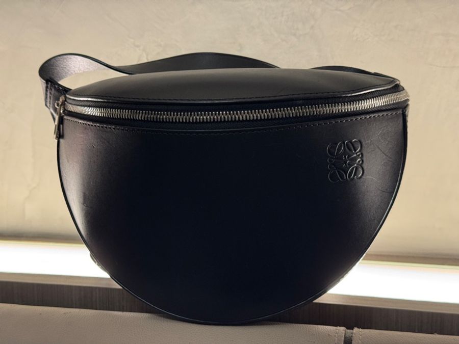 LOEWE 絕版牛皮小包 男女生都適合，簡約時尚帥氣-5