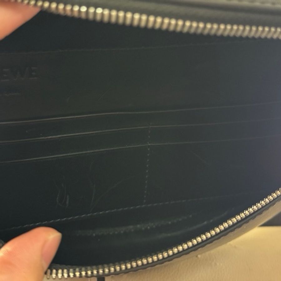 LOEWE 絕版牛皮小包 男女生都適合，簡約時尚帥氣-16