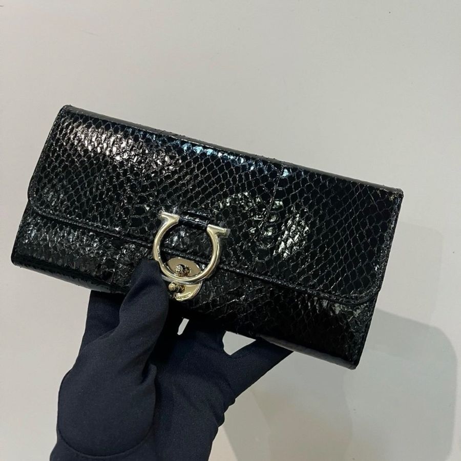Ferragamo leather black wallet-0