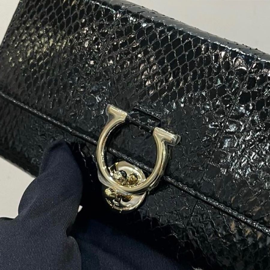 Ferragamo leather black wallet-4
