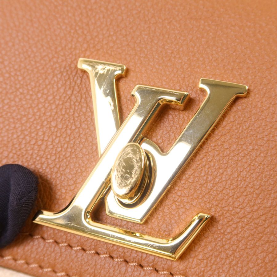 LOUIS VUITTON 牛皮皮革Lockme Tender金扣肩背袋-9