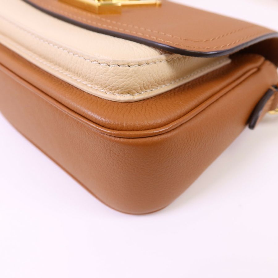 LOUIS VUITTON 牛皮皮革Lockme Tender金扣肩背袋-11