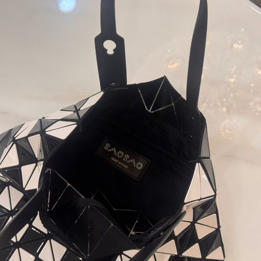 *SHIHNA名牌精品* BAOBAO ISSEY MIYAKE 三宅一生 6x6亮面手提包-4