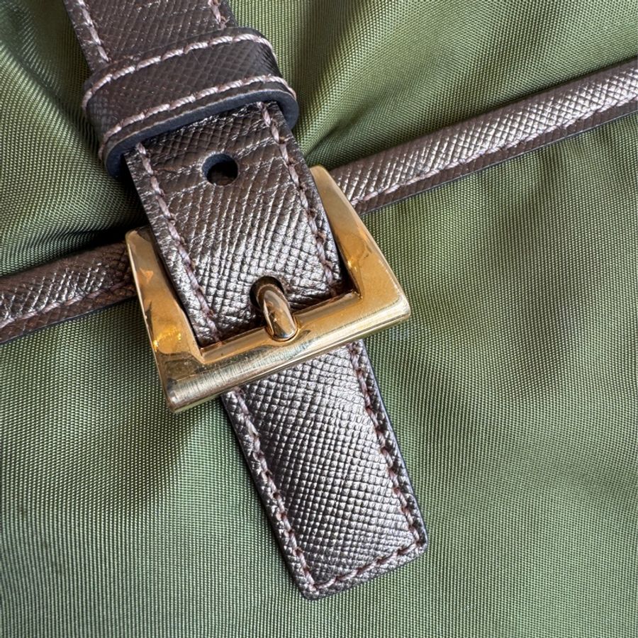 PRADA 綠色尼龍斜背包-35