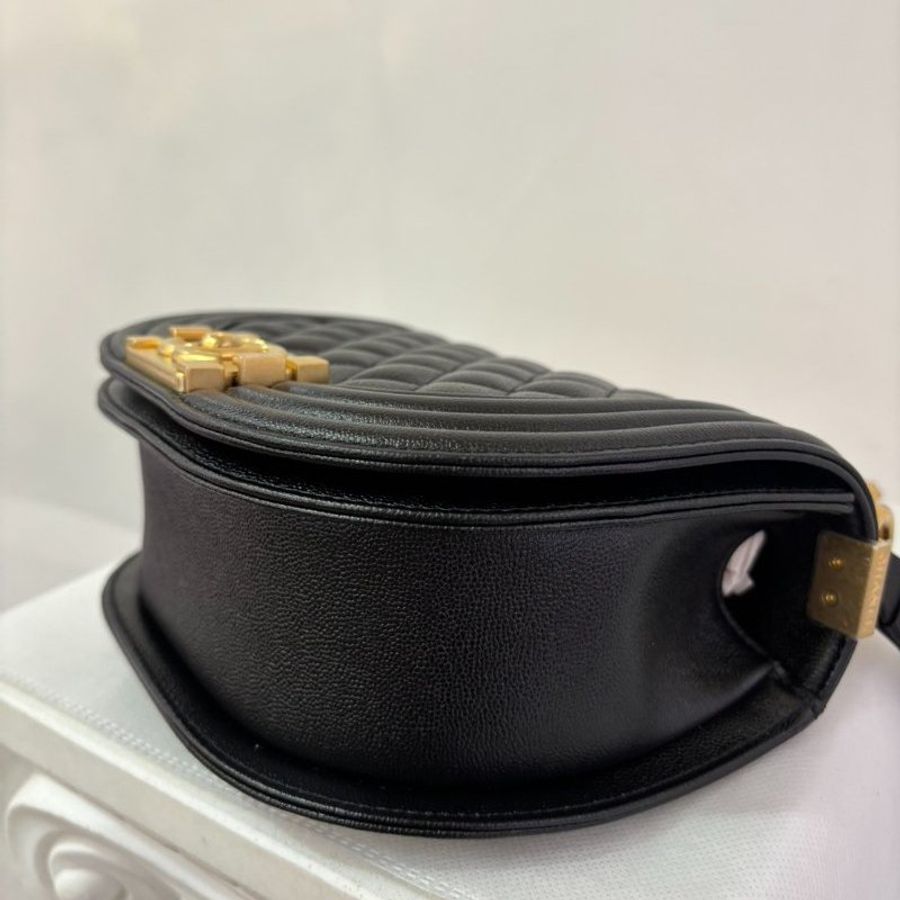 CHANEL黑荔枝牛皮金釦馬鞍包-6
