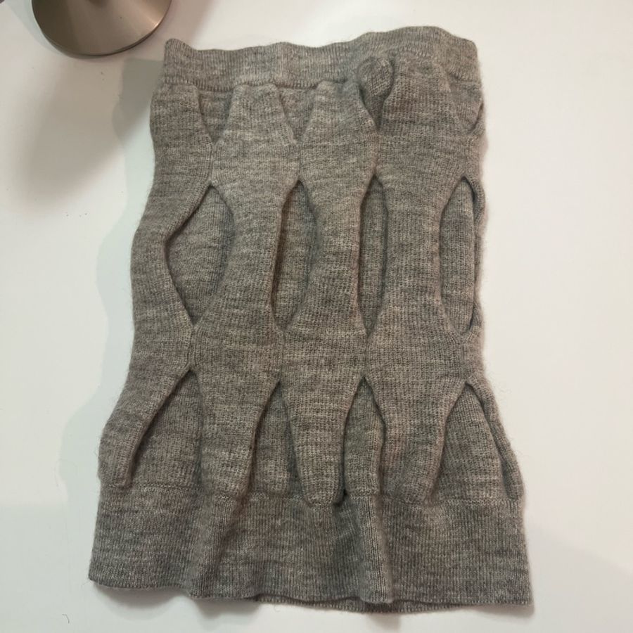 ISSEY MIYAKE 三宅一生-灰色羊毛蜂巢針織短裙-4