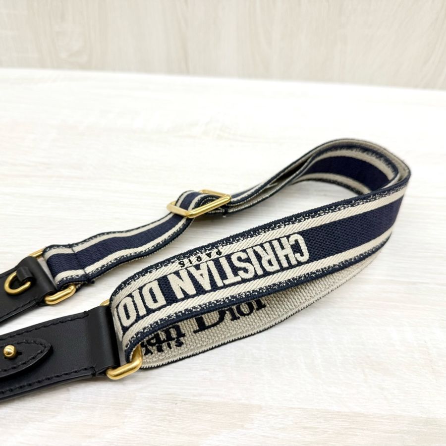DIOR藍色緹花布刺繡雙面LOGO背帶-1