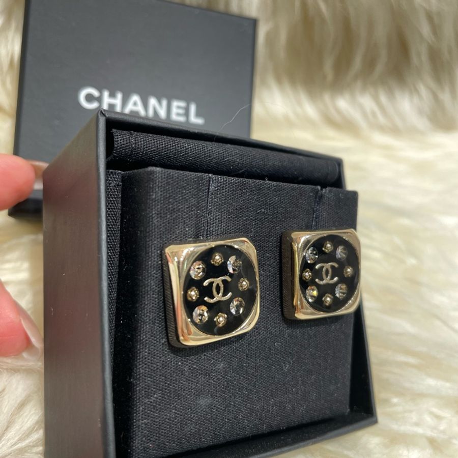 Chanel 黑底水鑽耳環-1