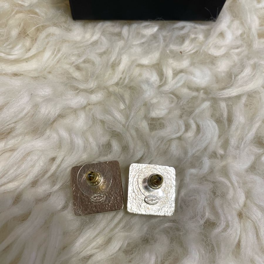 Chanel 黑底水鑽耳環-3