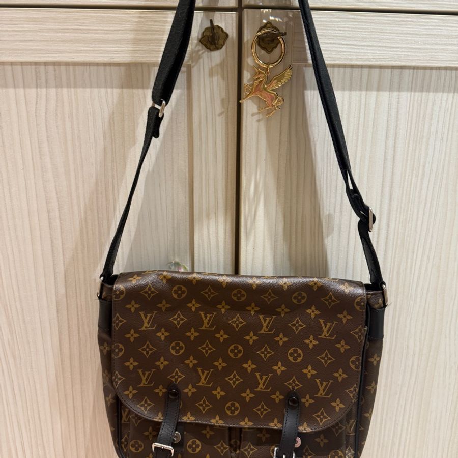 LOUIS VUITTON M41643 斜背包-0