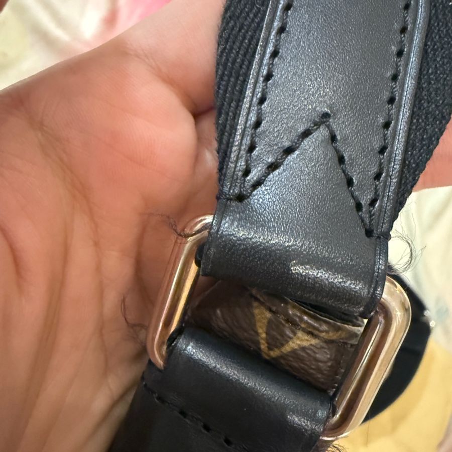 LOUIS VUITTON M41643 斜背包-32