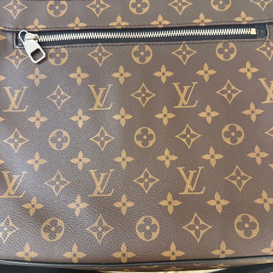 LOUIS VUITTON M41643 斜背包-38