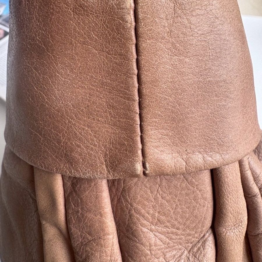 Marc Jacobs 膚色皮革直式半圓單肩包-11