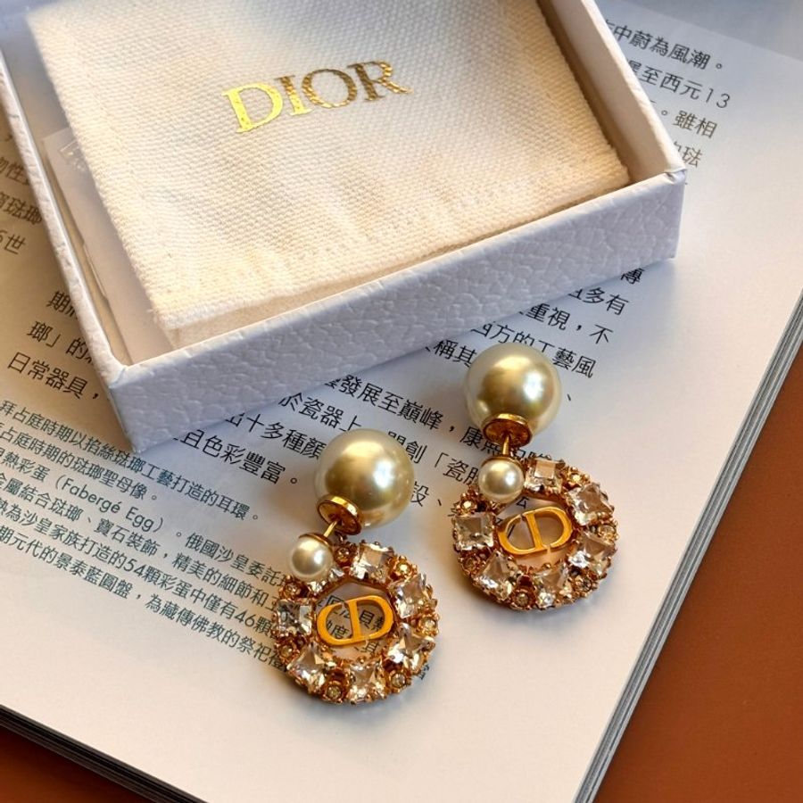 ::Dior:: Tribales CD字樣 金色飾面金屬、白色珍珠水晶墜式耳環-0