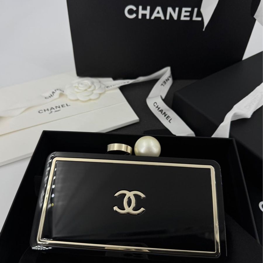 Chanel 2025/26 Plexi, Strass, Imitation Pearls & Gold-Tone Metal Black, Rhinestone & Golden Evening Bag-8