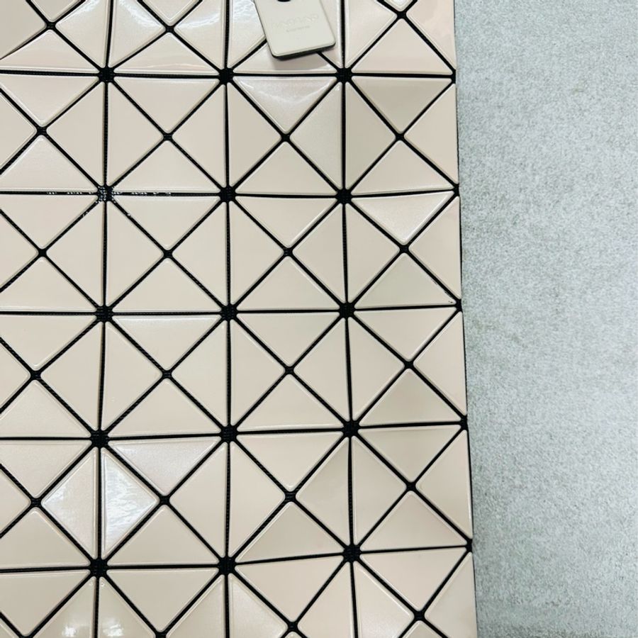 ISSEY MIYAKE 三宅一生 BAOBAO 經典6x6 亮面淡褐粉手提包✨-3