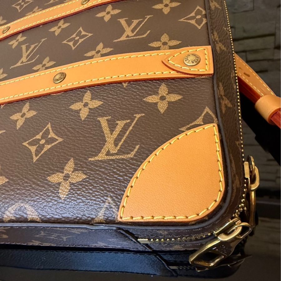 Lv M44754絕版限量老花soft trunk郵差包-32