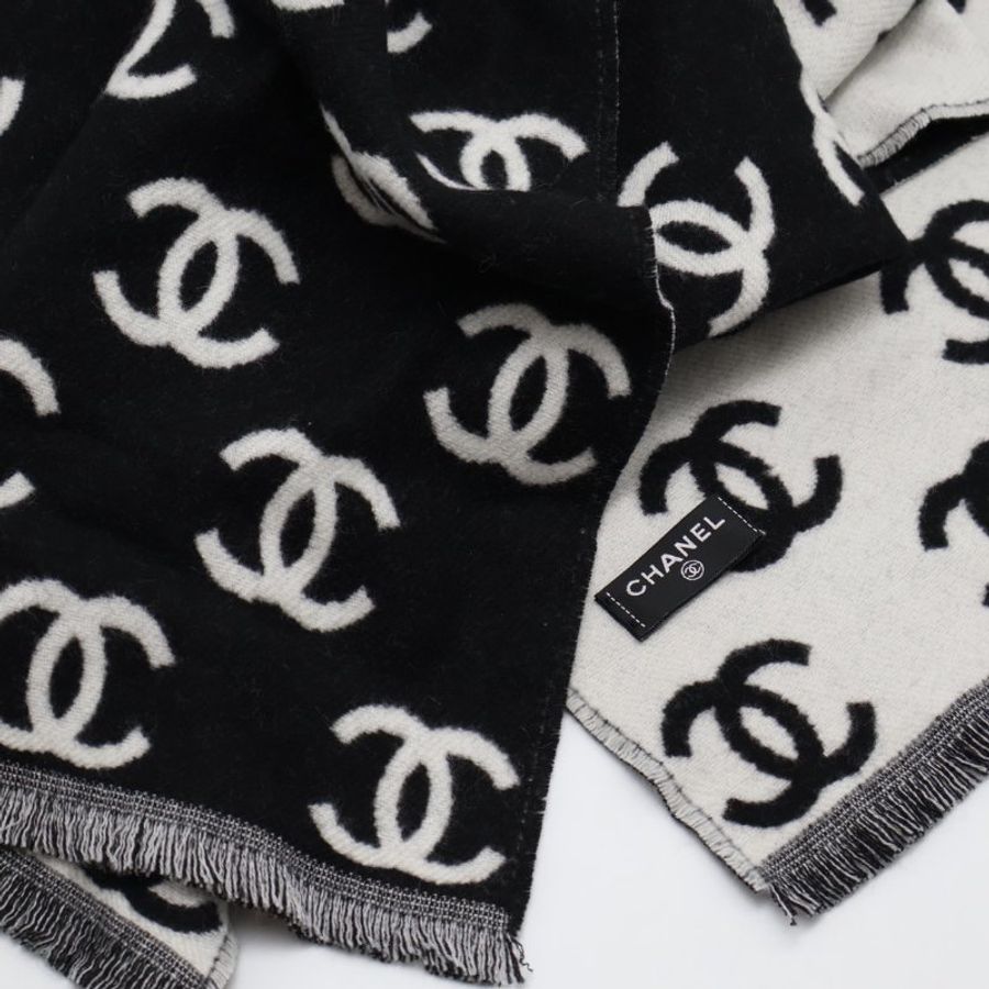 CHANEL 經典雙C雙面羊絨圍巾-2