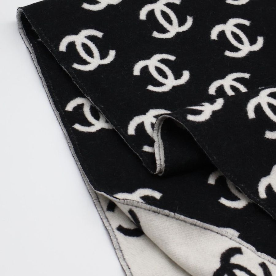 CHANEL 經典雙C雙面羊絨圍巾-4