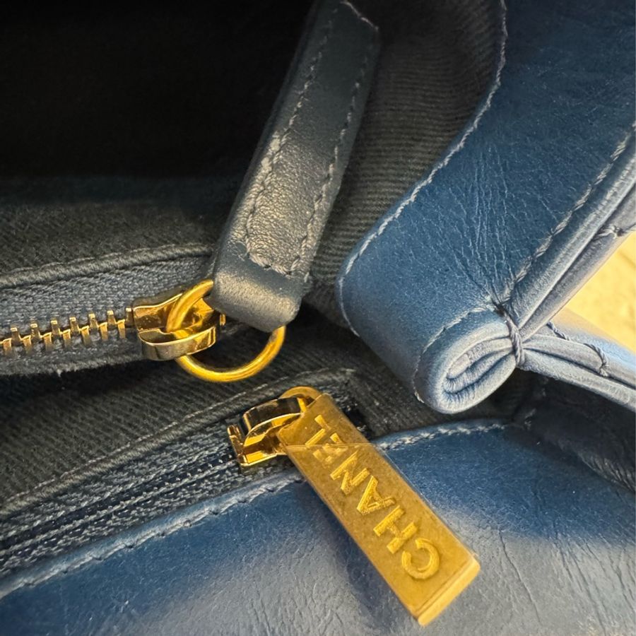 chanel藍色山形紋金雙C handle-38