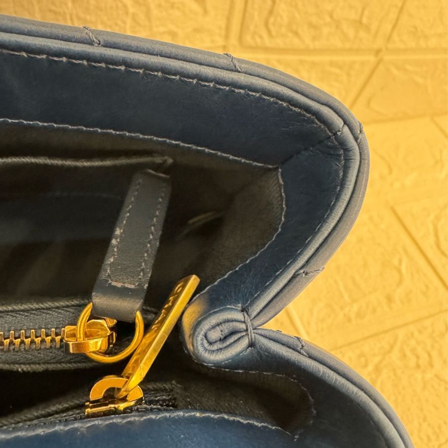 chanel藍色山形紋金雙C handle-41