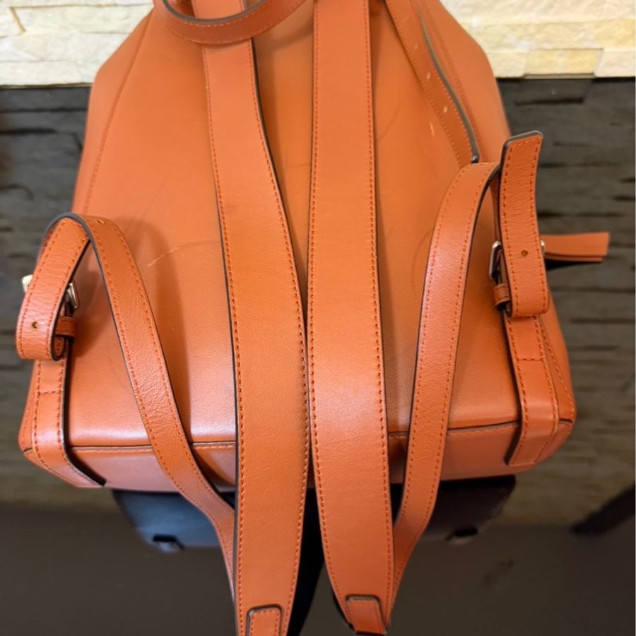 Loewe羅意威橘棕色雙肩包-35