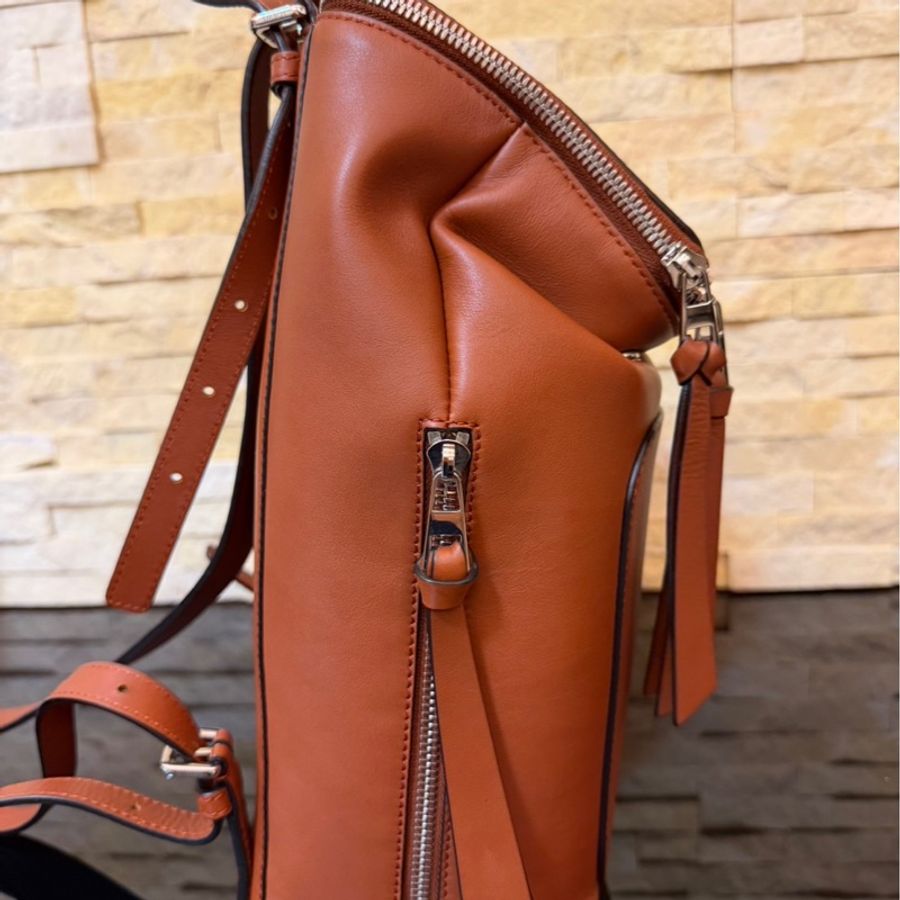 Loewe羅意威橘棕色雙肩包-43