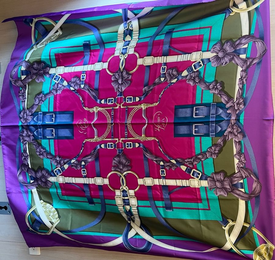 【贈絲巾環】絕版美色Hermès 愛馬仕 Grand Manège 大馬術訓練 140cm 經典全絲大方巾 (紫色/森林綠/桃紅)-0