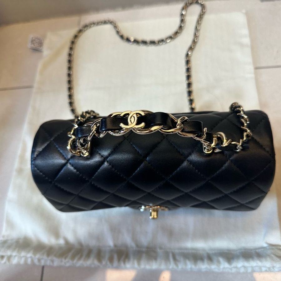 「全新收藏品」Chanel23K黑淡金手柄mini CF handle 閒置全新品-3