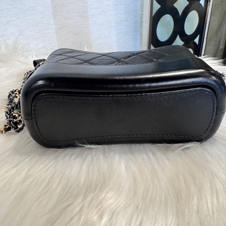 Chanel 黑金小號流浪包 晶片款 近全新-5