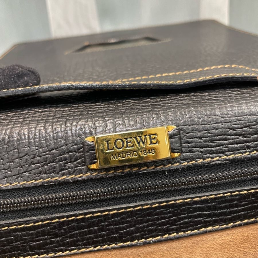Loewe 中古黑色牛皮三角形封扣手提斜背包XC006-14