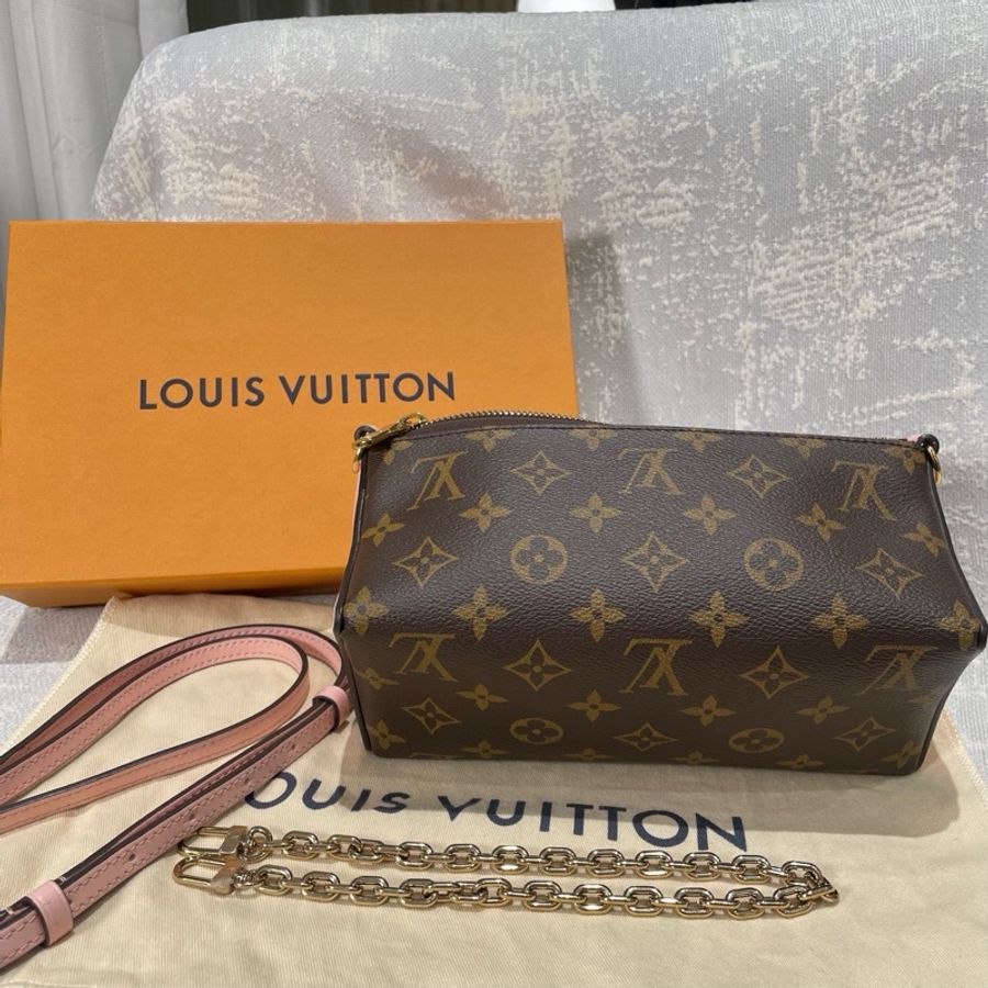 Louis Vuitton Bloom Pouch-1