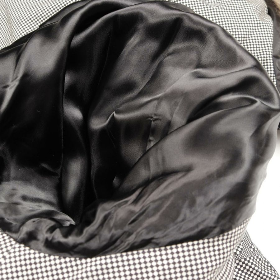 路易威登 (LOUIS VUITTON) 與 NIGO 聯名推出的刺繡 LV 山地飛行員夾克,其他款式 HJB02ERSL,尼龍材質,黑色 U 碼-7