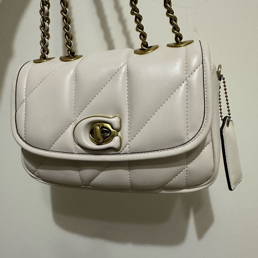 Coach pillow madison 近全新帶絎縫枕頭包-0