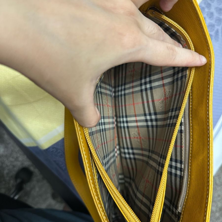 Burberry 防刮皮肩背包-4