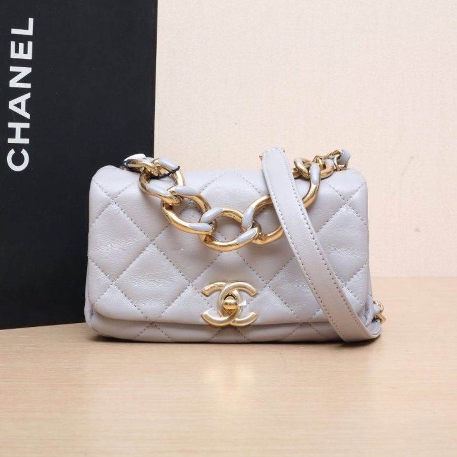 CHANEL 灰色羊皮晶片開金扣22A灰金粗鏈條菱格紋口蓋包mini肩背包-0